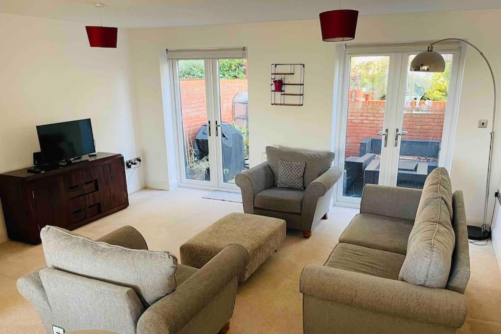 Balcony Views + Parking Holiday home *